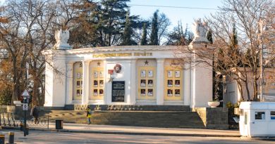 Экскурсии в `Доска почета на площади Нахимова` из Понизовки
